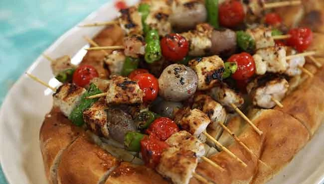 Sebzeli tavuk şiş yapmanın incelikleri