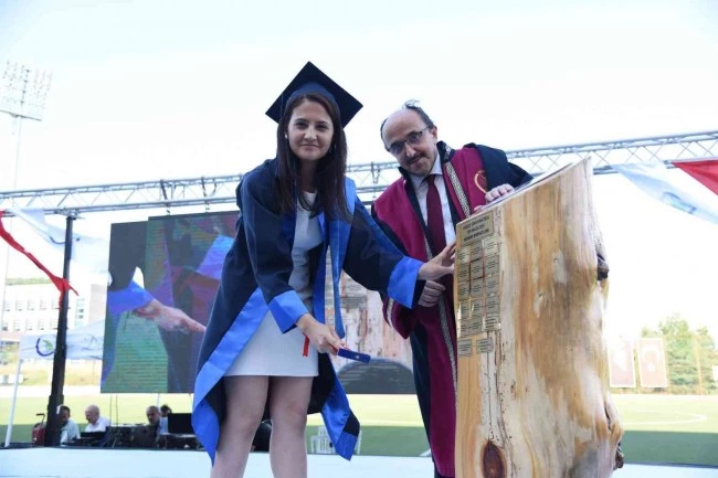 Yeni sağlık neferleri mezuniyet gururunu yaşadı