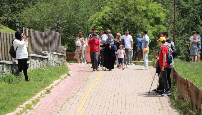 Tatilciler Gölcük Tabiat Parkı