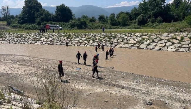 Kayıp kepçe operatörünü arama çalışmaları sürüyor