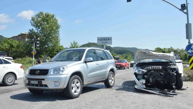 Cip ile otomobil çarpıştı: 6 yaralı