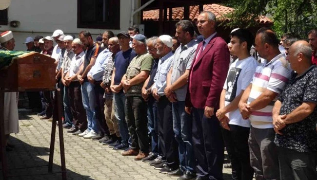 Yanarak hayatını kaybeden kadın son yolculuğuna uğurlandı