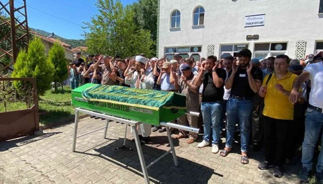 Evinde ölü bulunan gurbetçi toprağa verildi: Torunu gözaltında