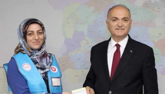 Başkan Özlü, kurbanını bağışladı