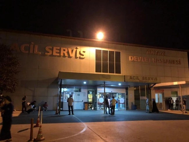 Hastane kavgasında güvenlik ve 1 kişi bıçaklandı