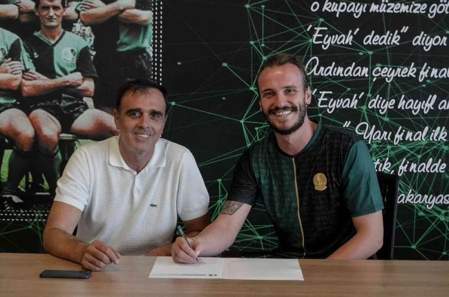 Sinan Kurumuş resmen Sakaryaspor