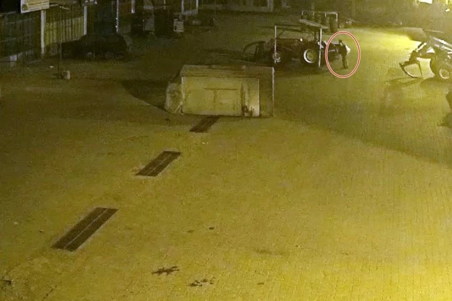 Hırsız, güvenlik görevlisine suçüstü yakalandı