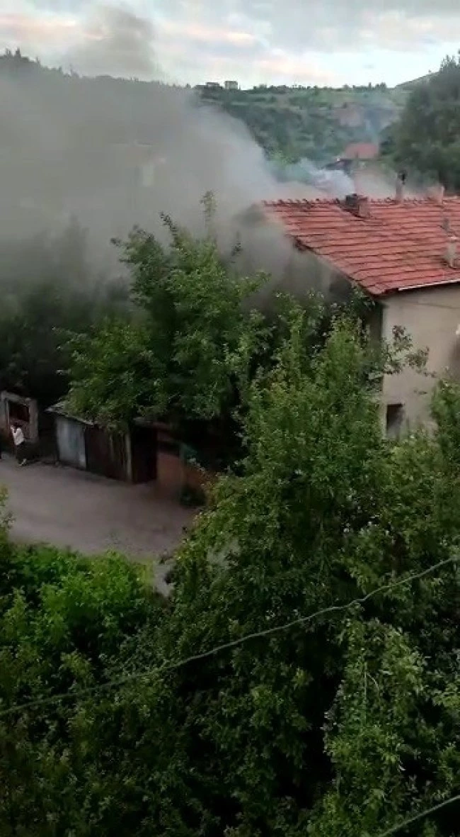 Aynı ev 20 gün içinde ikinci kez yandı