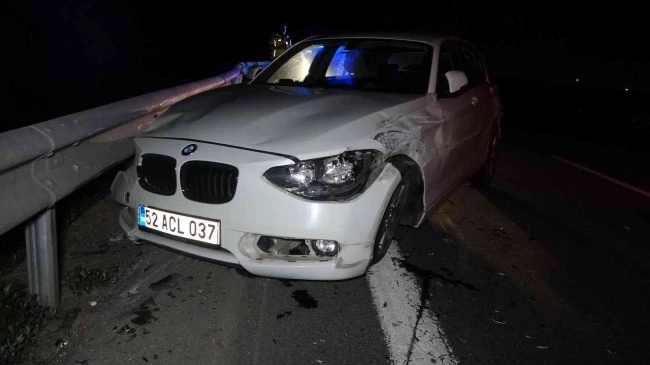 Otomobil bariyerlere çarptı