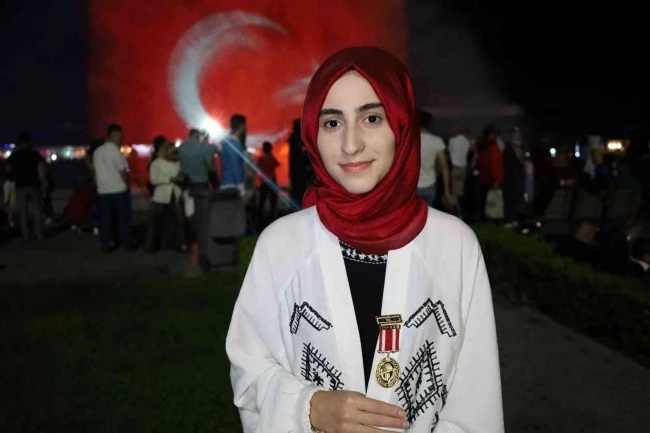 Darbe girişiminde, 14 yaşında gazi oldu