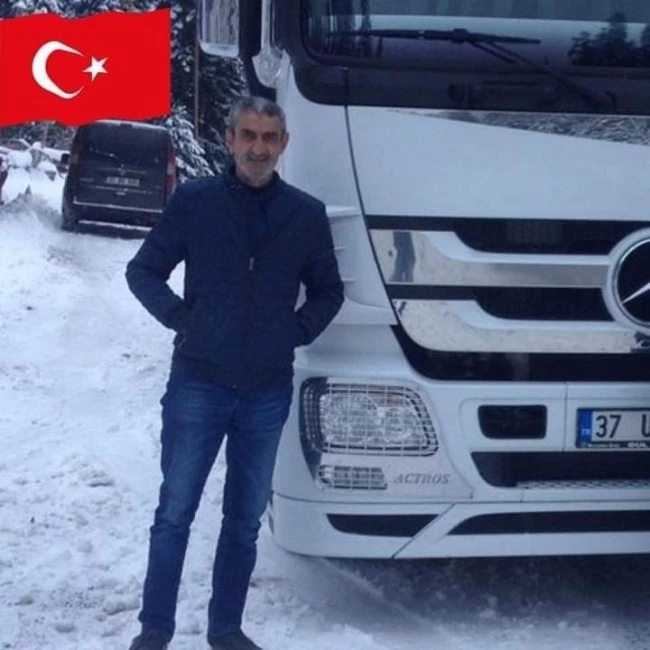 Kamyon şoförü aracında ölü bulundu