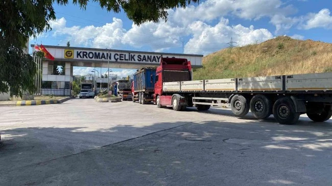 Fabrikanın bacasından çıkan duman isyan ettirdi