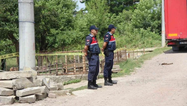 Alacak verecek meselesinde ablasını yaraladı