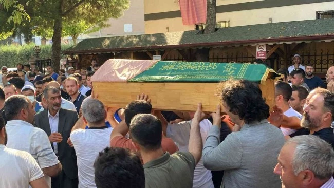 Aracın altında kalan Ebrar son yolculuğuna uğurlandı