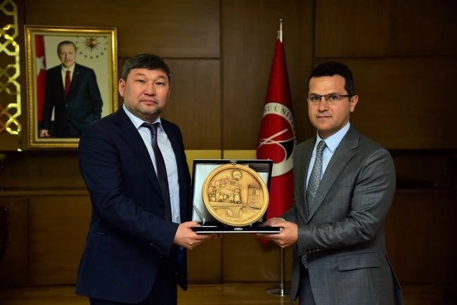 Kazakistan Nur-Mübarek Mısır İslam Medeniyeti Üniversitesi