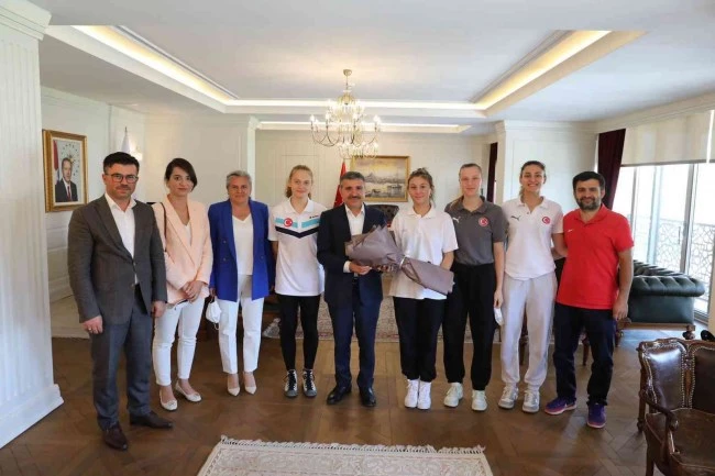 Milli sporculardan Vali Atay