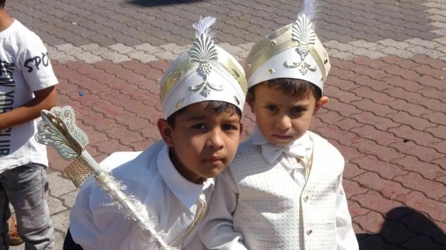 Toplu sünnet şöleninde 264 çocuk doyasıya eğlendi
